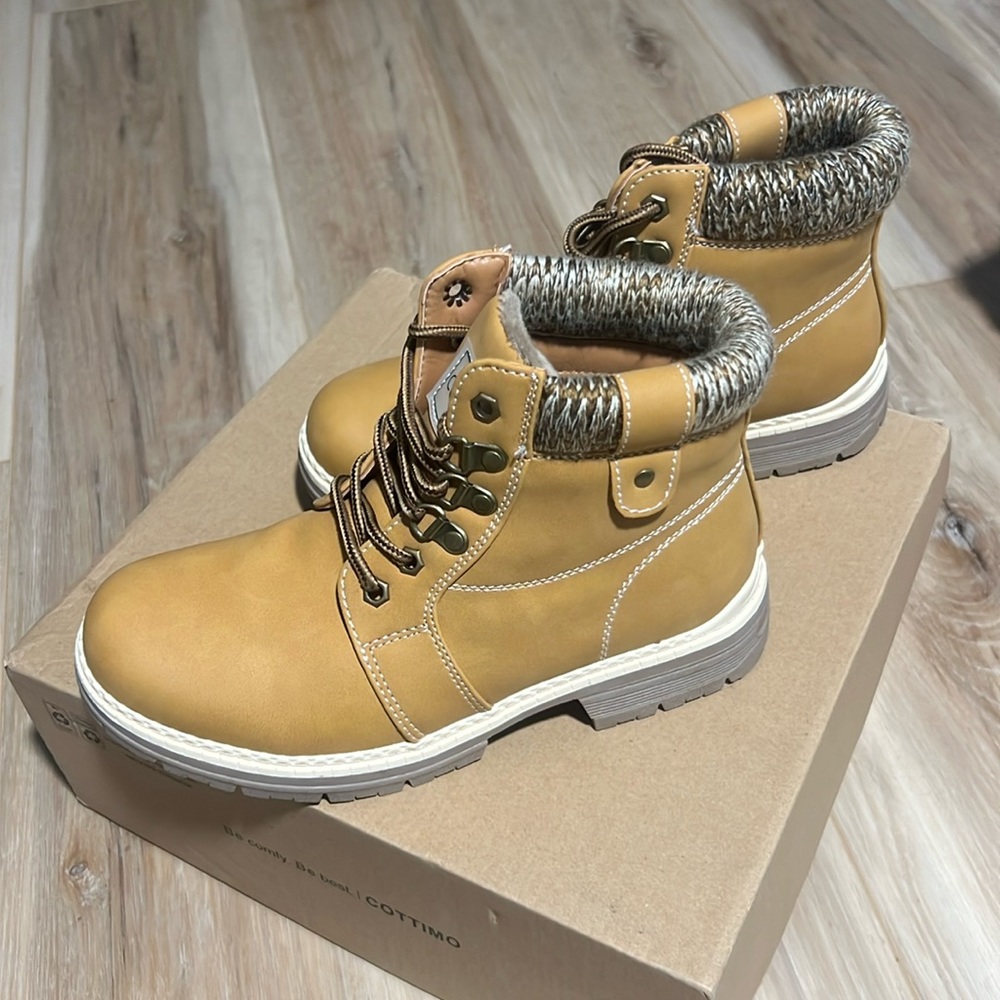 Cottimo winter/hiking boots size 6.5. New